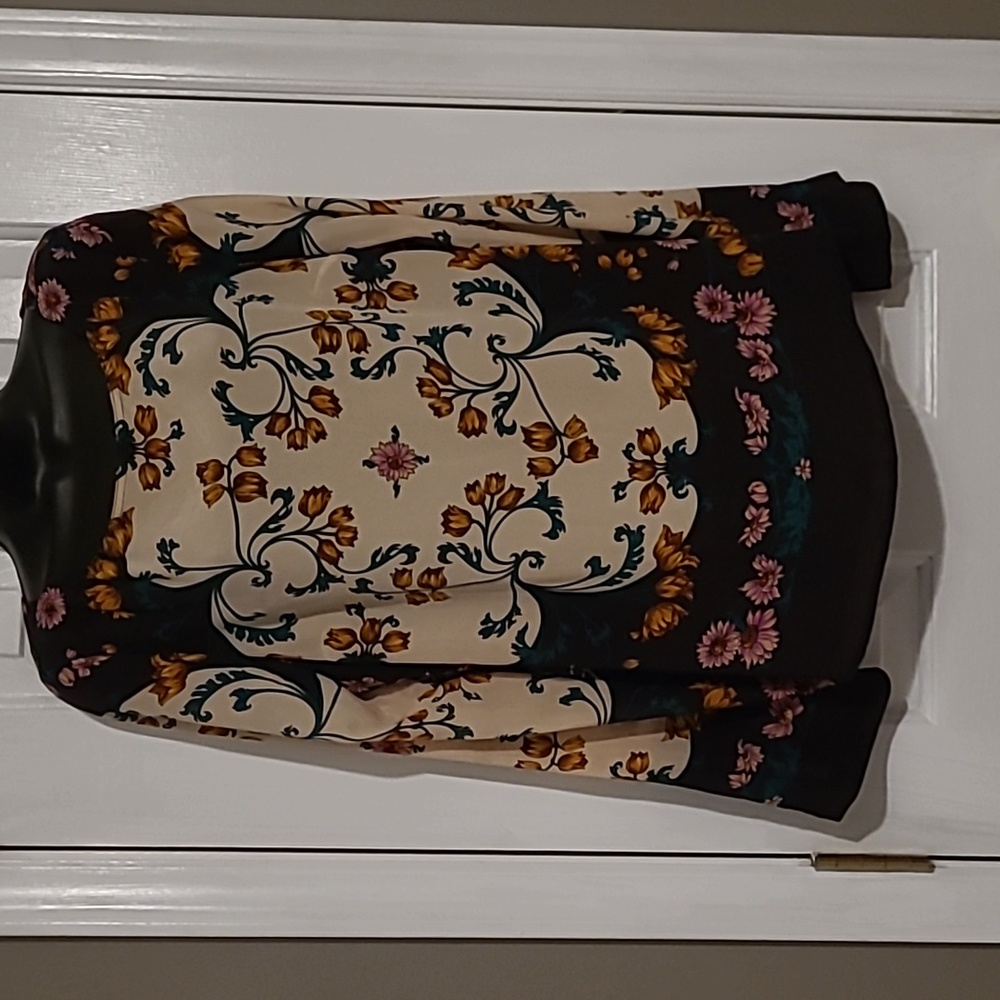Mauve Anthropologie 100% Silk Multi color design prints top/Blause